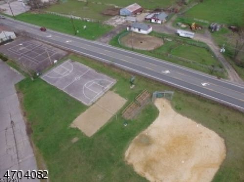 112 Pinecliff Lake Dr, West Milford Lakes NJ  07480-1378 exterior