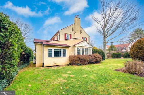 8306 High School Rd, Melrose Park, PA 19027-2010