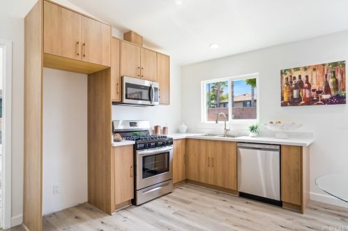 2860 Cleveland Dr, Oxnard CA 93036-1203 exterior