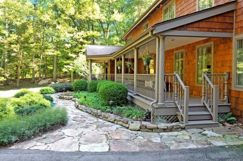178 Trinity Pass Rd, Scotts Corners, NY 10576-1711
