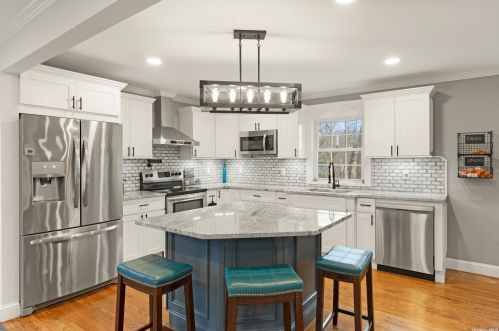 26 Patchogue Rd, Scotts Beach NY  11789-1422 exterior