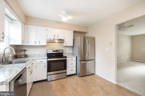 2 Harvest Dr, Downingtown, PA 19372-1070