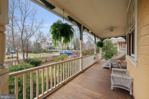 214 Lansdowne Ave, Wayne, PA 19087-4011