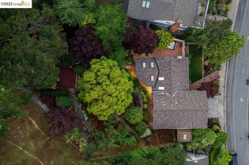 61 Calvert Ct, Oakland CA 94611-3436 exterior