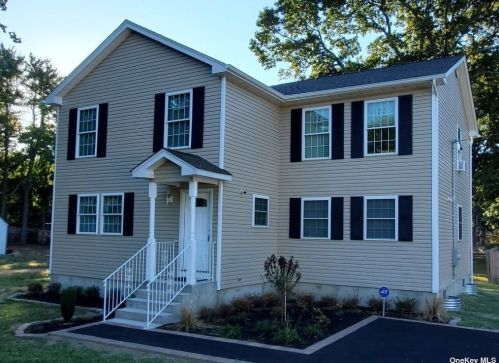 1659 Straight Path, Wheatley Heights, NY 11798-1903