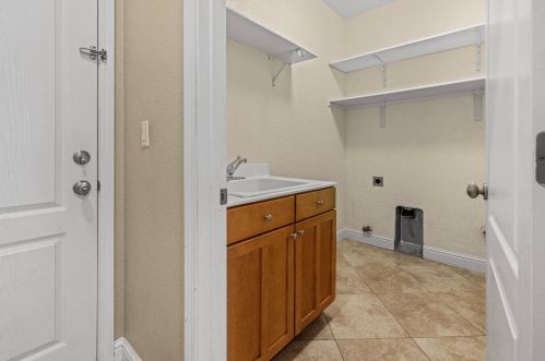 576 Bramblewood Ave, Lathrop CA 95330-9370 exterior