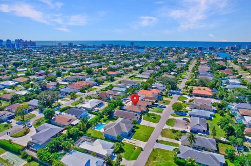 624 104th Ave, Naples FL  34108-3227 exterior