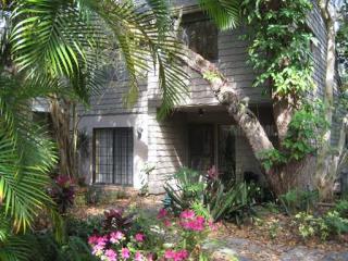 1701 Clower Creek Dr, Sarasota, FL 34231-8927