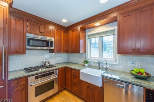 75 Valley View Dr, Morristown NJ  07960-5615 exterior