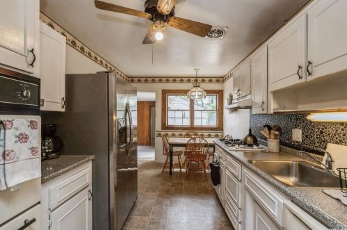 3 Mansfield Ln, Elwood NY  11731-4132 exterior