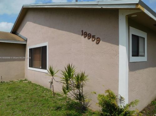 19959 62nd Ave, Hialeah FL  33015-4896 exterior