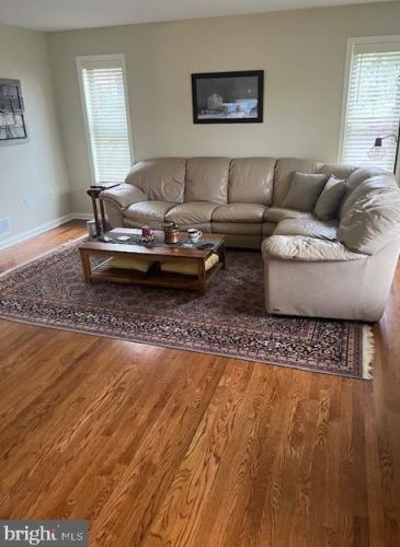 9 Westgate Dr, Mount Holly Springs, PA 17065-2009