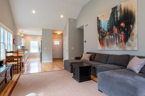 51 Picnic Rock Dr, Dover NH  03820-4709 exterior