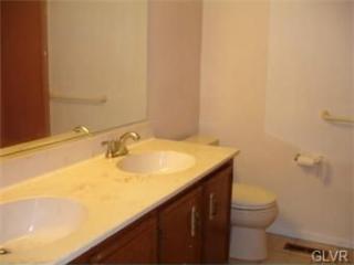 1719 Falcon Dr, Bethlehem PA  18017-2770 exterior