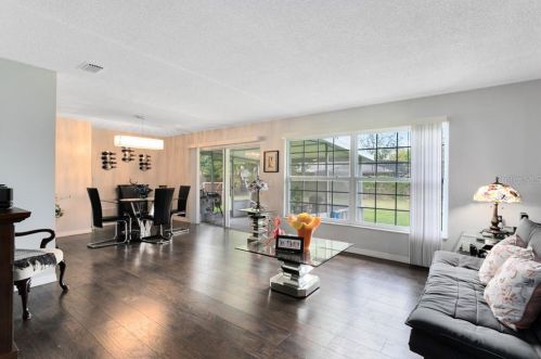 203 Carriage Hill Dr, Casselberry, FL 32707-4333