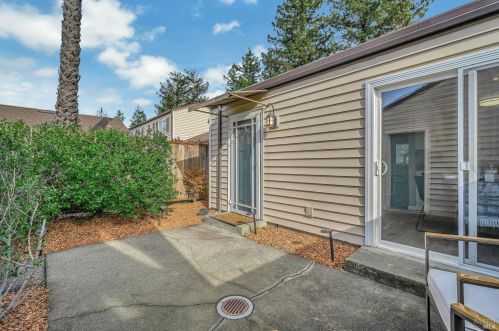 1642 Yardley St, Santa Rosa CA 95403-2390 exterior