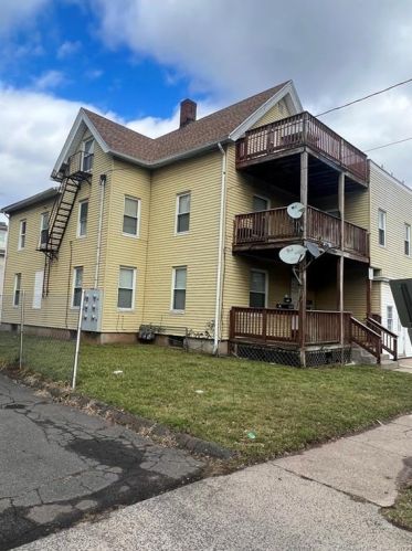 58 Dwight St, New Britain CT  06051-5206 exterior