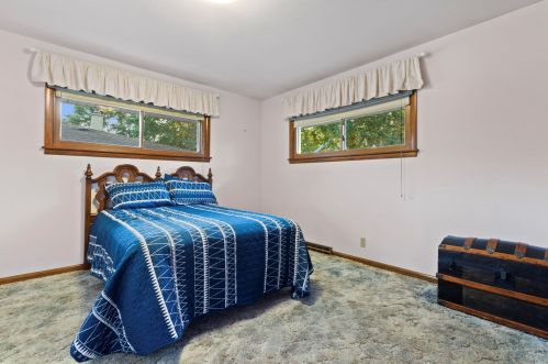 5830 Lakeview Dr, Greendale WI 53129-1937 exterior