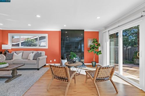 11655 Betlen Dr, Pleasanton CA  94568-2715 exterior