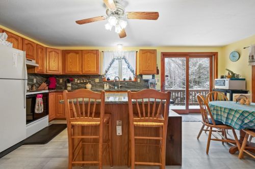 12 Ginger Dr, Goffstown NH  03045-2939 exterior