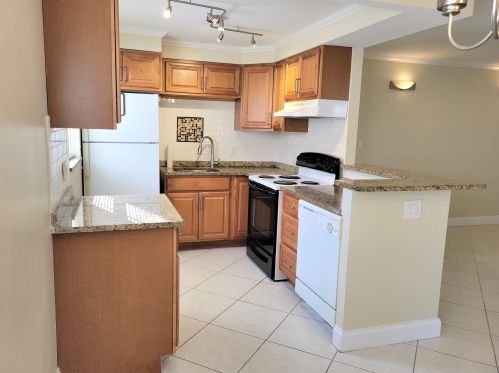 581 Saxony M, Delray Beach FL  33446-1032 exterior