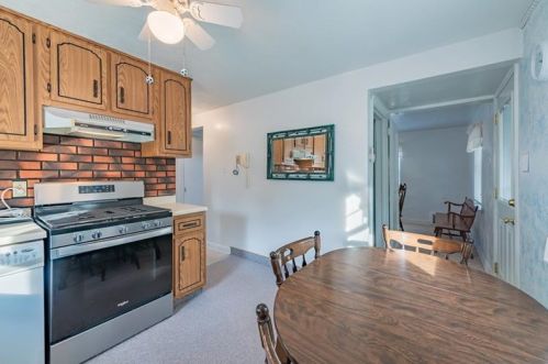 415 Cedar St, Jeannette, PA 15644-2523