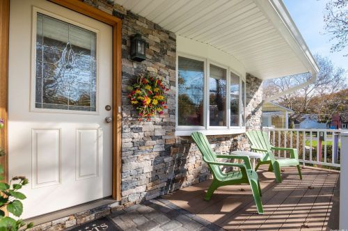 19 Royal Ln, Northport, NY 11768-3331