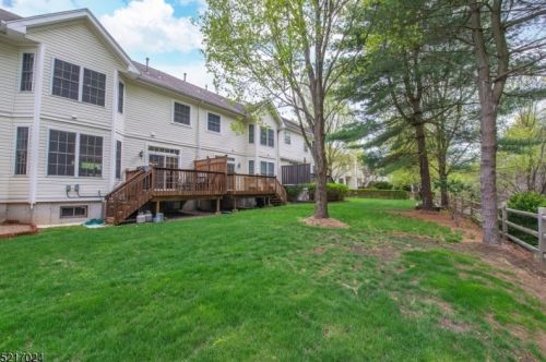 39 Winding Rdg, Oakland, NJ 07436-2327