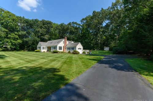 109 Pembroke Dr, Stamford, CT 06903-4215