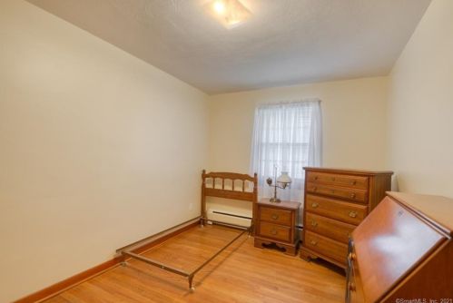 32 Maple View Dr, Waterbury CT  06716-1643 exterior