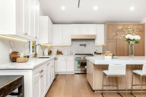 5465 Saloma Ave, Van Nuys CA  91411-3643 exterior