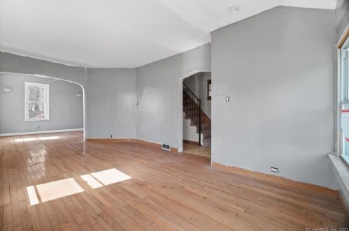 289 Carroll Ave, Bridgeport CT  06607-1801 exterior