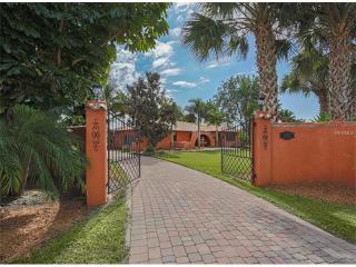 809 Church St, Nokomis, FL 34275-2773
