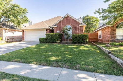 8825 San Joaquin Trl, Fort Worth, TX 76118-7843
