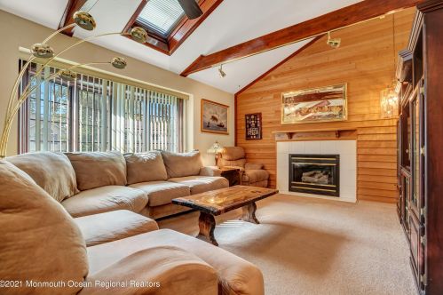 61 Venice Dr, Bricktown NJ  08723-6976 exterior