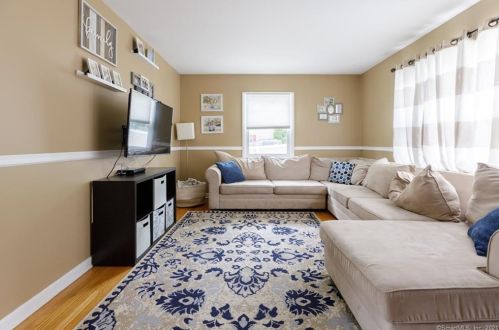 308 Twin Lakes Rd, North Branford CT  06471-1220 exterior