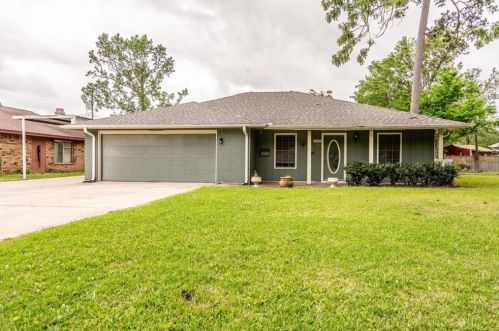 13 Finwick Dr, Orange, TX 77632-8927