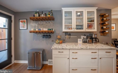 2041 Carpenter St, Philadelphia PA  19146-2616 exterior