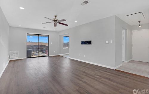 326 Sharon Gdn Ct, Woodbridge NJ  07095-4312 exterior