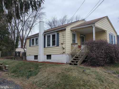 925 Race St, Pottstown, PA 19464-6227