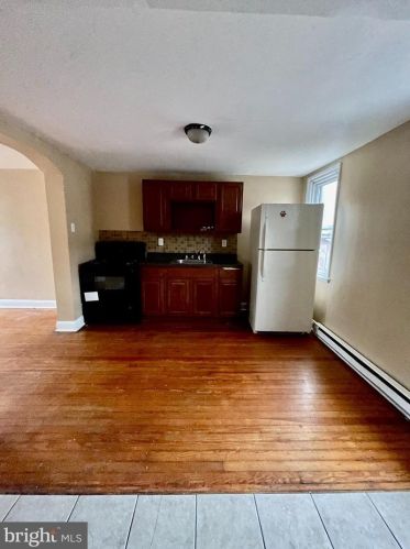 5300 Grays Ave, Philadelphia PA  19143-5821 exterior