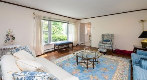 194 Deerfield Ln, Pleasantville, NY 10570-1433