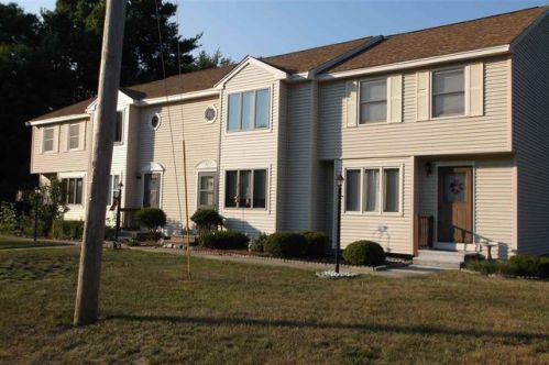 68 Forrest St, Plaistow NH  03865-2600 exterior