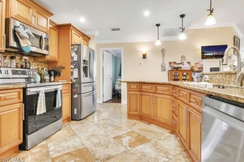 401 Maple Ave, Lehigh Acres FL  33972-4001 exterior