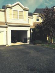 4 Fargreen Ct, Etters PA  17319-9809 exterior