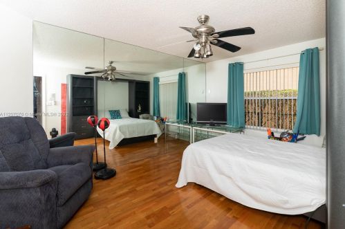 19961 5th Ct, Hollywood, FL 33029-1254