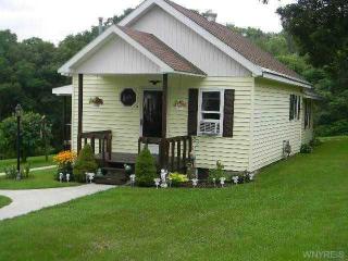 30 West St, Cattaraugus, NY 14719-1028