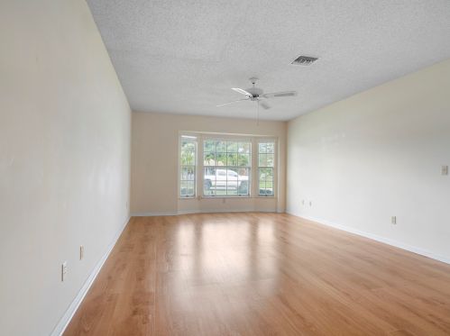 859 4 Ln, Vero Beach FL 32962-1656 exterior