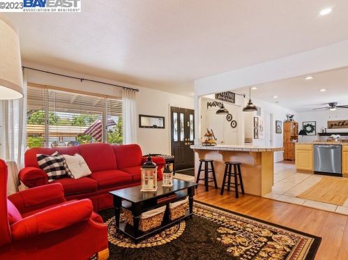 3825 Harbor St, West Pittsburg CA  94565-6106 exterior