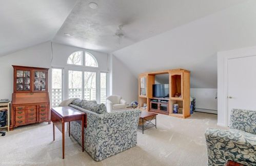 306 Walmsley Ln, South Kingstown RI  02874-3618 exterior